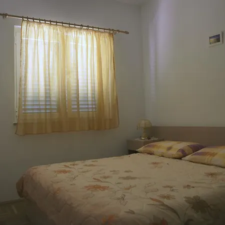 Srima Apartament *