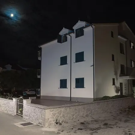 Apartament Srima *