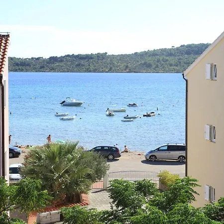 Srima Apartament *